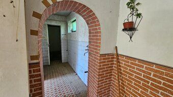 GEMINIBROKER offers you this 2 bedroom cottage in the village of Hidasnémeti on a nice large…