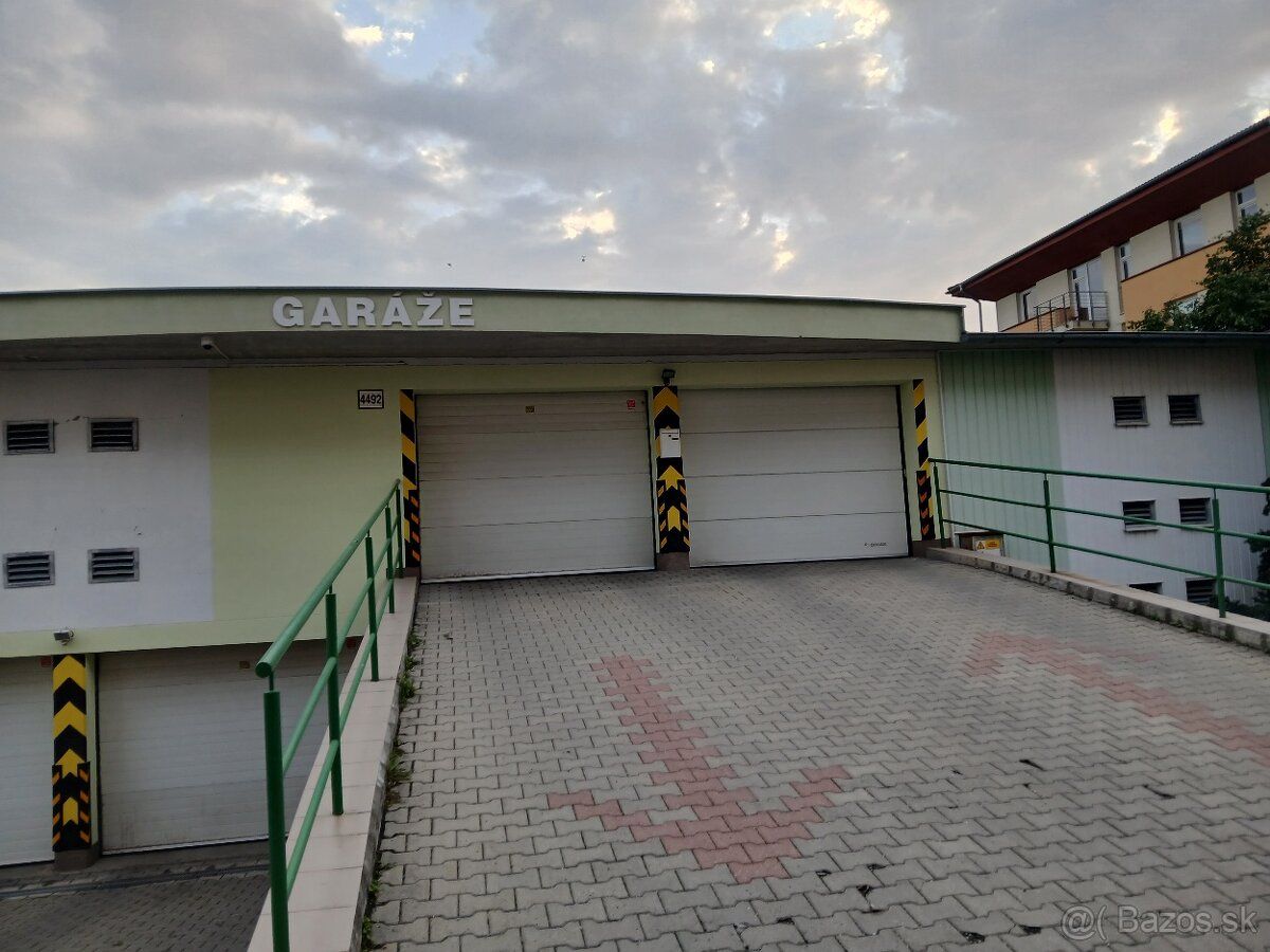 Prenájmem garáž v Poprade na Novomeského ulici-spoločné gará