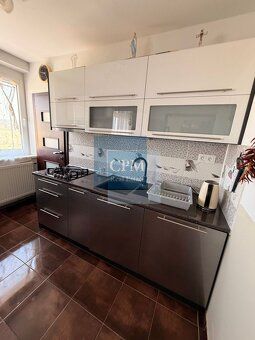SPACIOUS 3-ROOM APARTMENT AFTER COMPLETE RECONSTRUCTION WITH GARAGE
