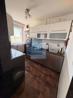 SPACIOUS 3-ROOM APARTMENT AFTER COMPLETE RECONSTRUCTION WITH GARAGE