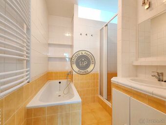 Leaders & Partners offers for sale a spacious and well-arranged 3.5 room apartment