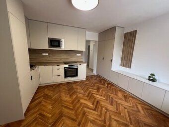 Hľadám 4izbovy byť na ulici Jedľova Bratislava 0905 621759