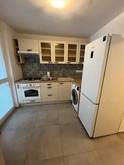 Hľadám 4izbovy byť na ulici Jedľova Bratislava 0905 621759