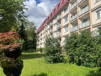 Č. 9883a Prenájom 3-izbového bytu s loggiou a balkónom v Pie