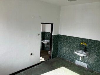 ID 3193 Prenájom: obchod / prevádzka, 145 m2 Prenajmem obcho
