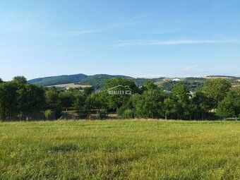 Ponúkame Vám na predaj rekreačný pozemok o výmere 2418 m 2 v