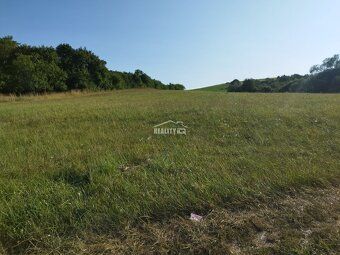 Ponúkame Vám na predaj rekreačný pozemok vo výmere 1554 m2 v