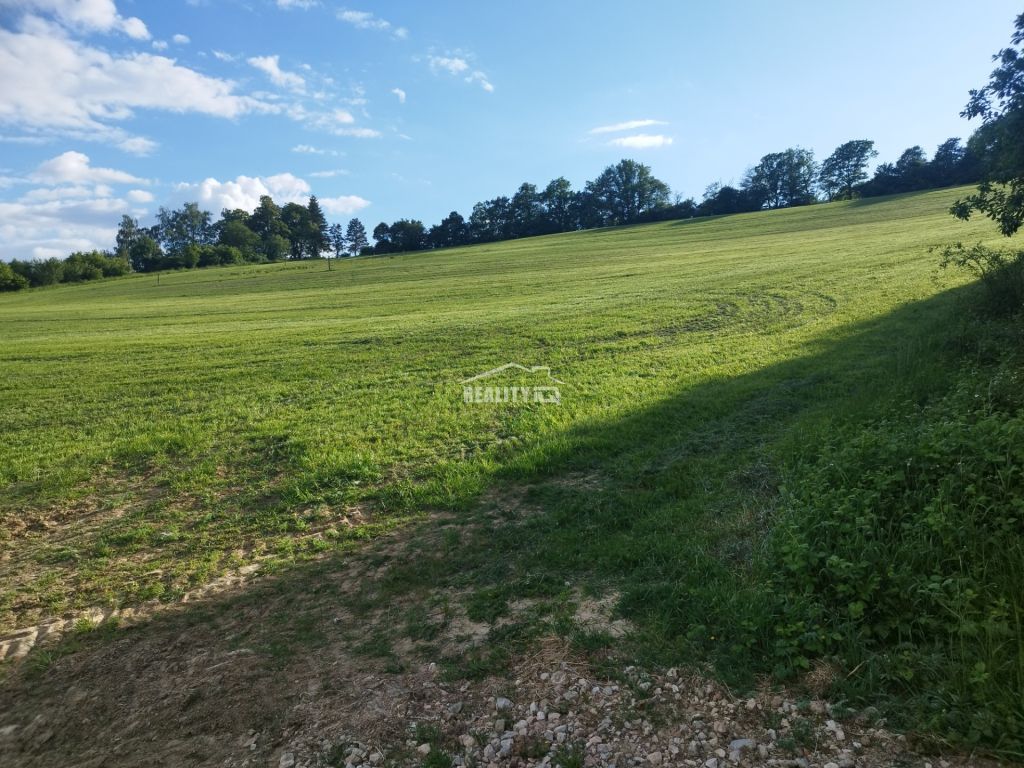 Ponúkame Vám na predaj rekreačný pozemok o výmere 2556 m2 v 