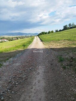 Ponúkame Vám na predaj rekreačný pozemok o výmere 2556 m2 v 
