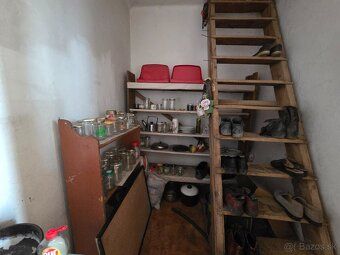 Ponúkam na predaj starý rodinný dom + hospodárska budova + g