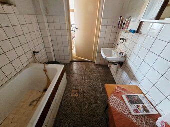 Ponúkam na predaj starý rodinný dom + hospodárska budova + g