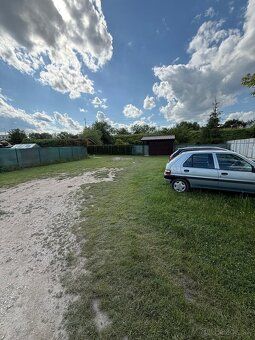 Ponúkame na predaj slnečnú záhradu o výmere 335 m², nachádza