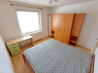Prenajmem veľký 2 izbový zánovný byt s balkónom v bytovom do