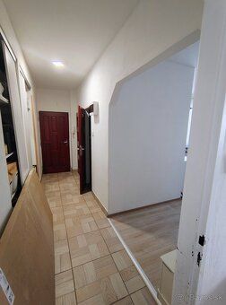 V zastúpení klienta na predaj prízemný veľký 2 izbový byt s 
