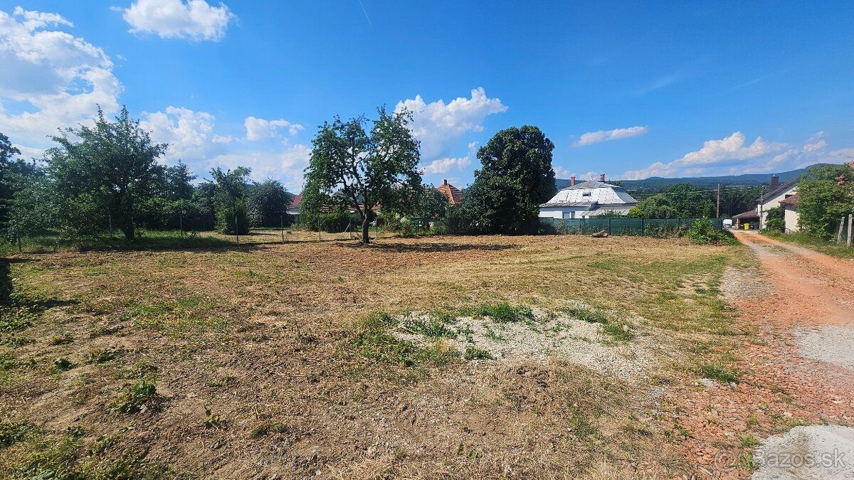R12 reality ponúka na predaj krásny pozemok s IS
lokalita - 