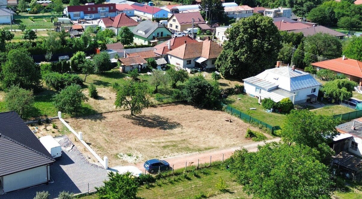 R12 reality ponúka na predaj krásny pozemok s IS
lokalita - 