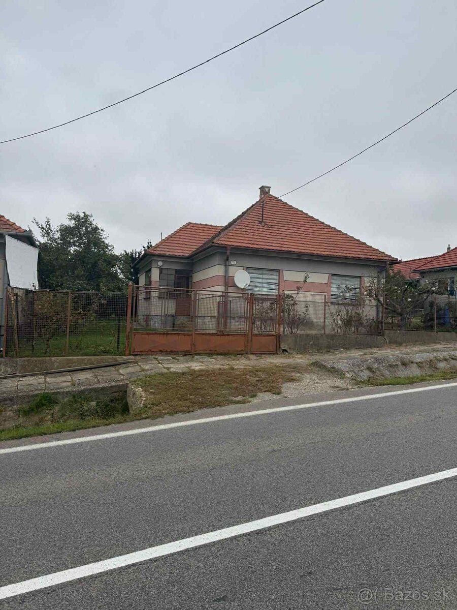 V ponuke máme na predaj tento starší dom rodinný dom, vhodný