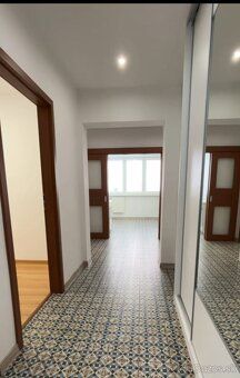 Ponúkame do prenájmu priestranný, komplexne zrekonštruovaný 