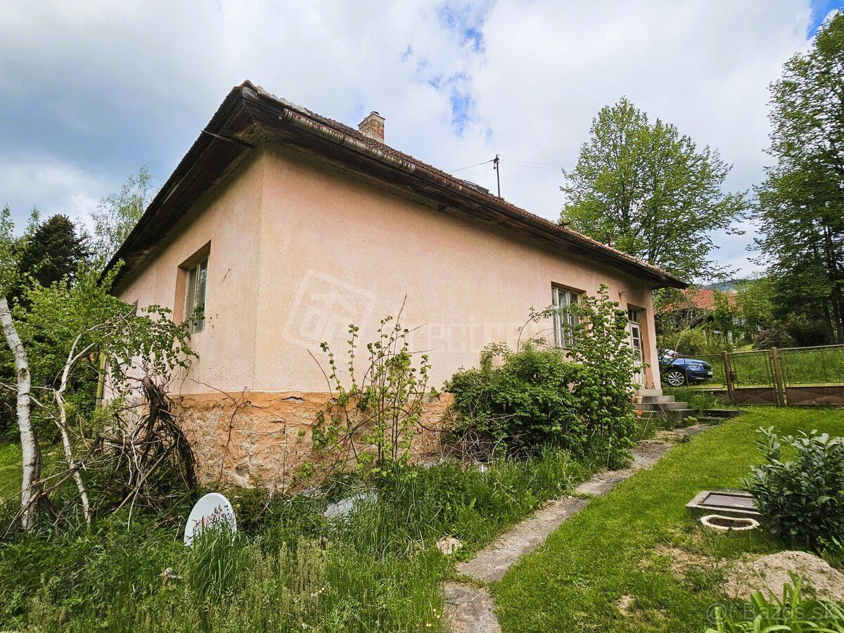 Rodinný dom vhodný na chalupu s pekným pozemkom.
Popis: Rozp