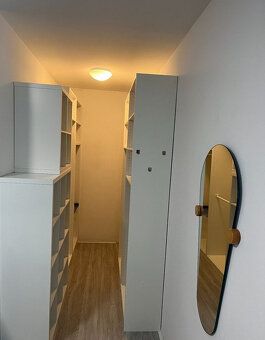 Popis • 2izbový byt v rodinnom dome • úžitk. plocha 61,42 m2