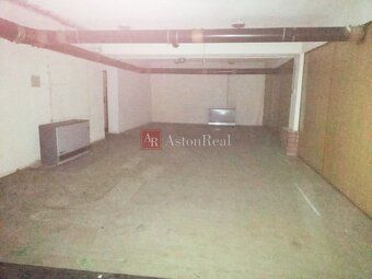 Aston Real ponúka na prenájom dvojpodlažnú budovu so širokým
