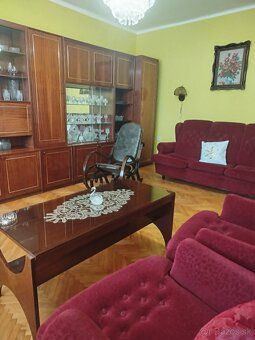 Ponúkam na predaj rodinný dom nachádzajúci sa na ul. Bratisl