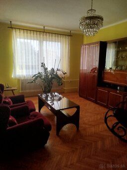 Ponúkam na predaj rodinný dom nachádzajúci sa na ul. Bratisl