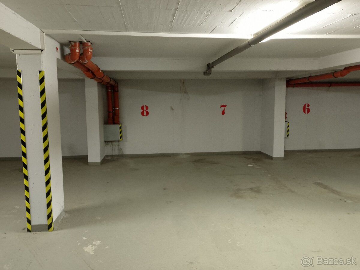 Prenájom garážového státia – Wolkerova 30A, Banská Bystrica
