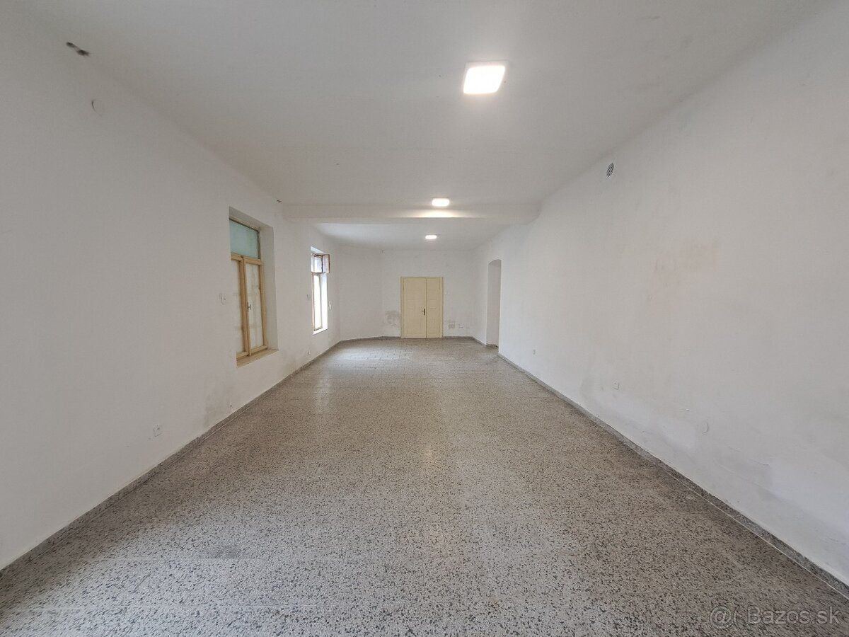 Ponúkame na prenájom nebytový priestor situovaný na prízemí 