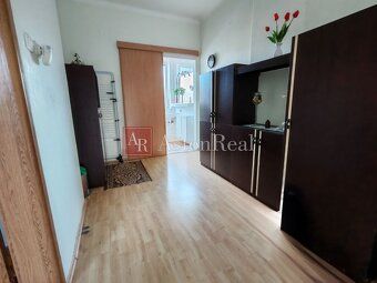 AstonReal ponúka v zastúpení majiteľa priestranný mestský tr