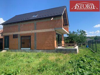 Ponúkame Vám na predaj rozostavaný dvojpodlažný rodinný dom 