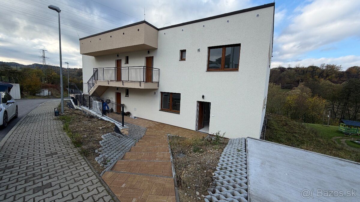 Prinášame Vám do Horného Hričova nové moderné bývanie v kľud