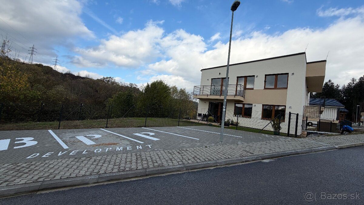Prinášame Vám do Horného Hričova nové moderné bývanie v kľud