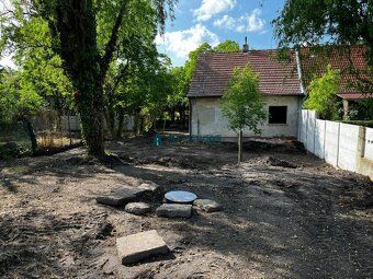 Ponúkame na predaj starší rodinný dom na rekonštrukciu, príp