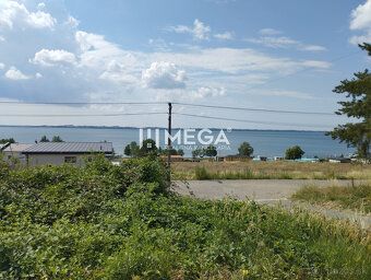 Mega realitná kancelária ponúka na predaj slnečný stavebný p