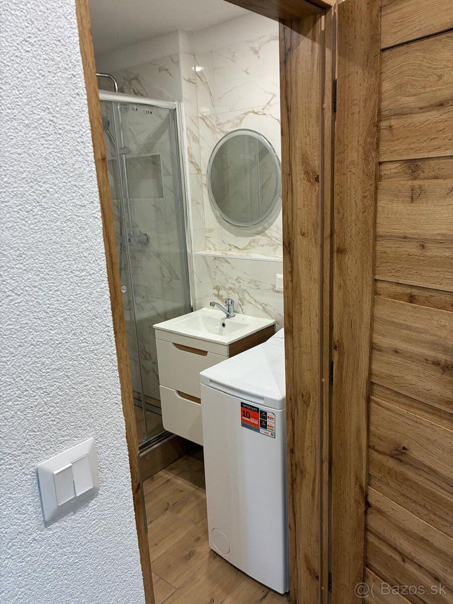 Ponúkam na prenájom priestranný 1-izbový byt s výmerou 37 m²