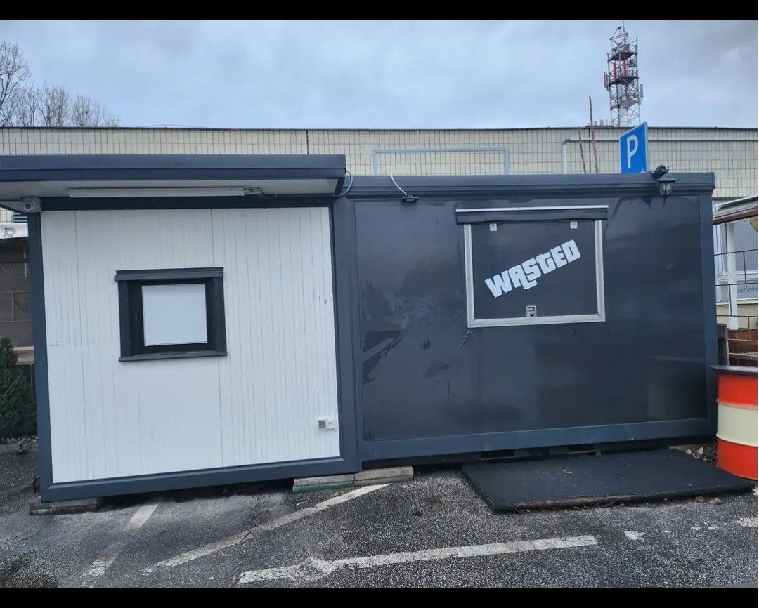 🔥 PREDÁM KOMPLETNE VYBAVENÝ GASTRO STÁNOK 6 × 3 m 🔥 Ponúkam