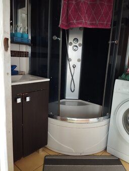 Prenajmem 3 izbový, čiastočne zariadený byt s balkónom na Rú