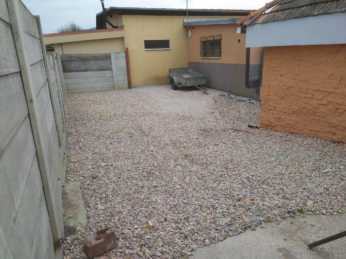 Ponúkam Garáž a skladové priestory na prenájom s odstavnou p