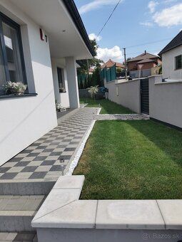 Hľadáte moderný rodinný dom, do ktorého sa stačí len nasťaho