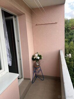 Prenajmeme 2 izbový veľkometrážny byt na Žilinskej ulici v R