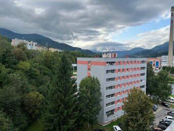 Prenajmeme 2 izbový veľkometrážny byt na Žilinskej ulici v R