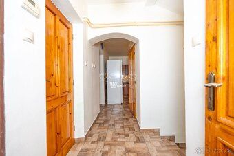 3D obhliadku nájdete tu: https://my.matterport.com/show/?m=P