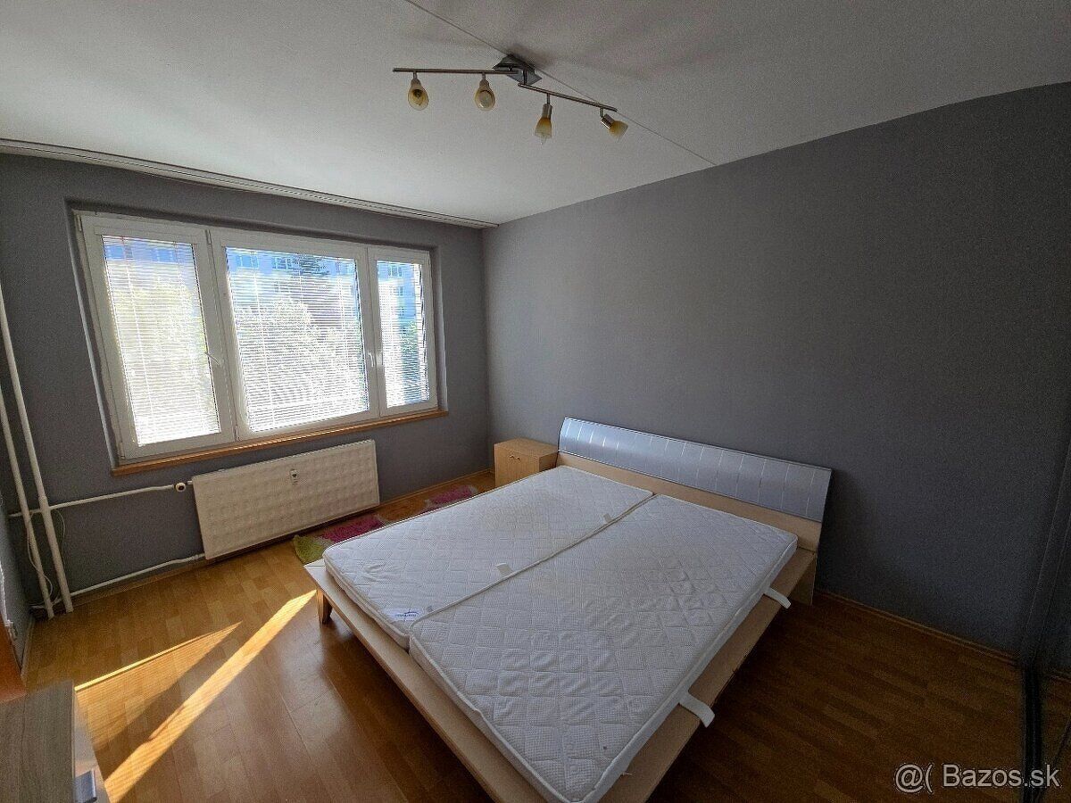 Ponúkam na prenájom dvojizbový slnečný byt na Tulskej ulici 