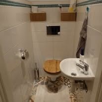 🏠 Prenájom izby v 3-izbovom byte – Azovská, Bratislava.
Ponú