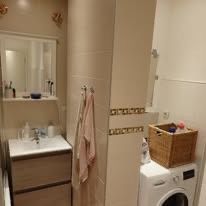 🏠 Prenájom izby v 3-izbovom byte – Azovská, Bratislava.
Ponú