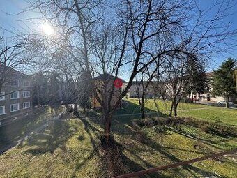 Ponúkame na predaj 3-izbový byt v tehlovom zateplenom bytovo