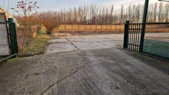 Dáme do prenájmu skladový priestor v rozmere 210 m2. Nachádz