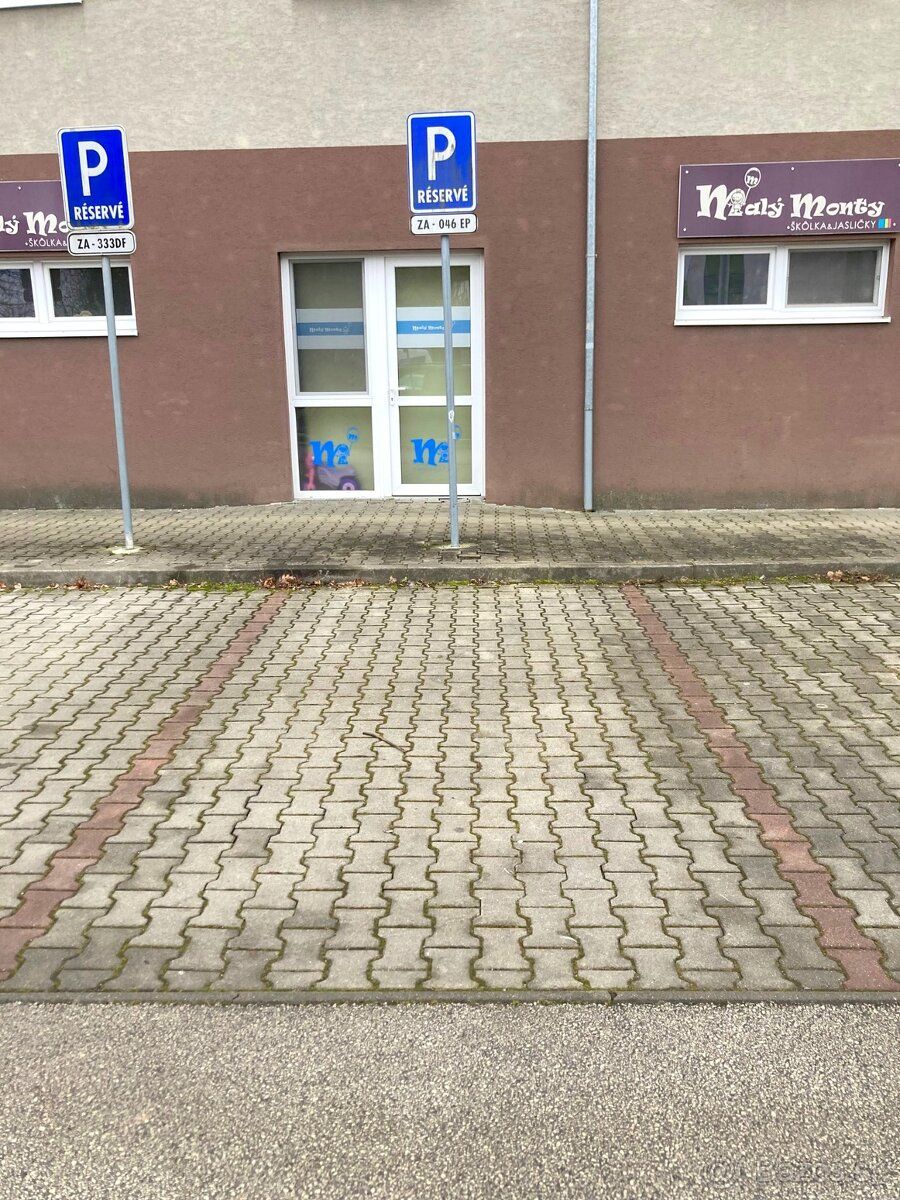 Reality Alpia Vám ponúkajú na prenájom vyhradené parkovacie 