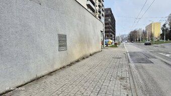 Reality Alpia Vám ponúkajú na prenájom vyhradené parkovacie 